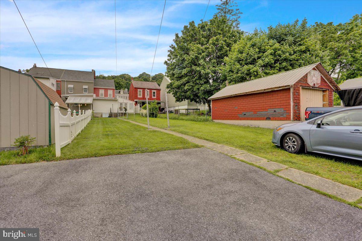 246 S 4th St
