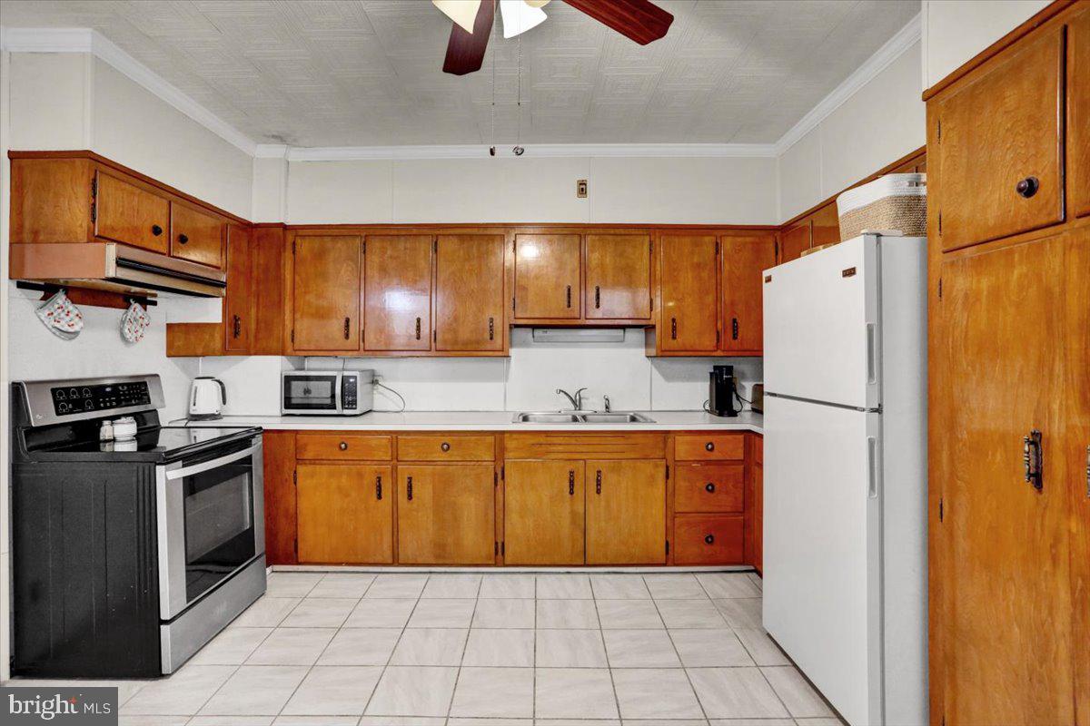 246 S 4th St
