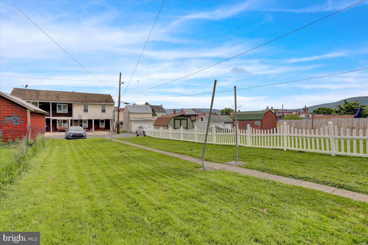 246 S 4th St