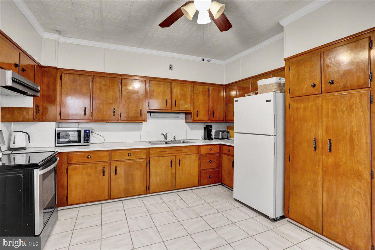 246 S 4th St