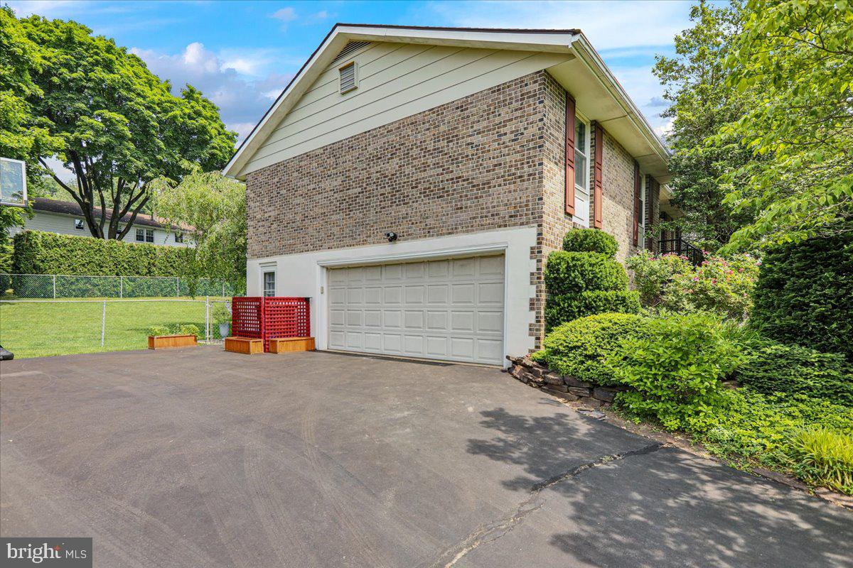 5 Lori Ct