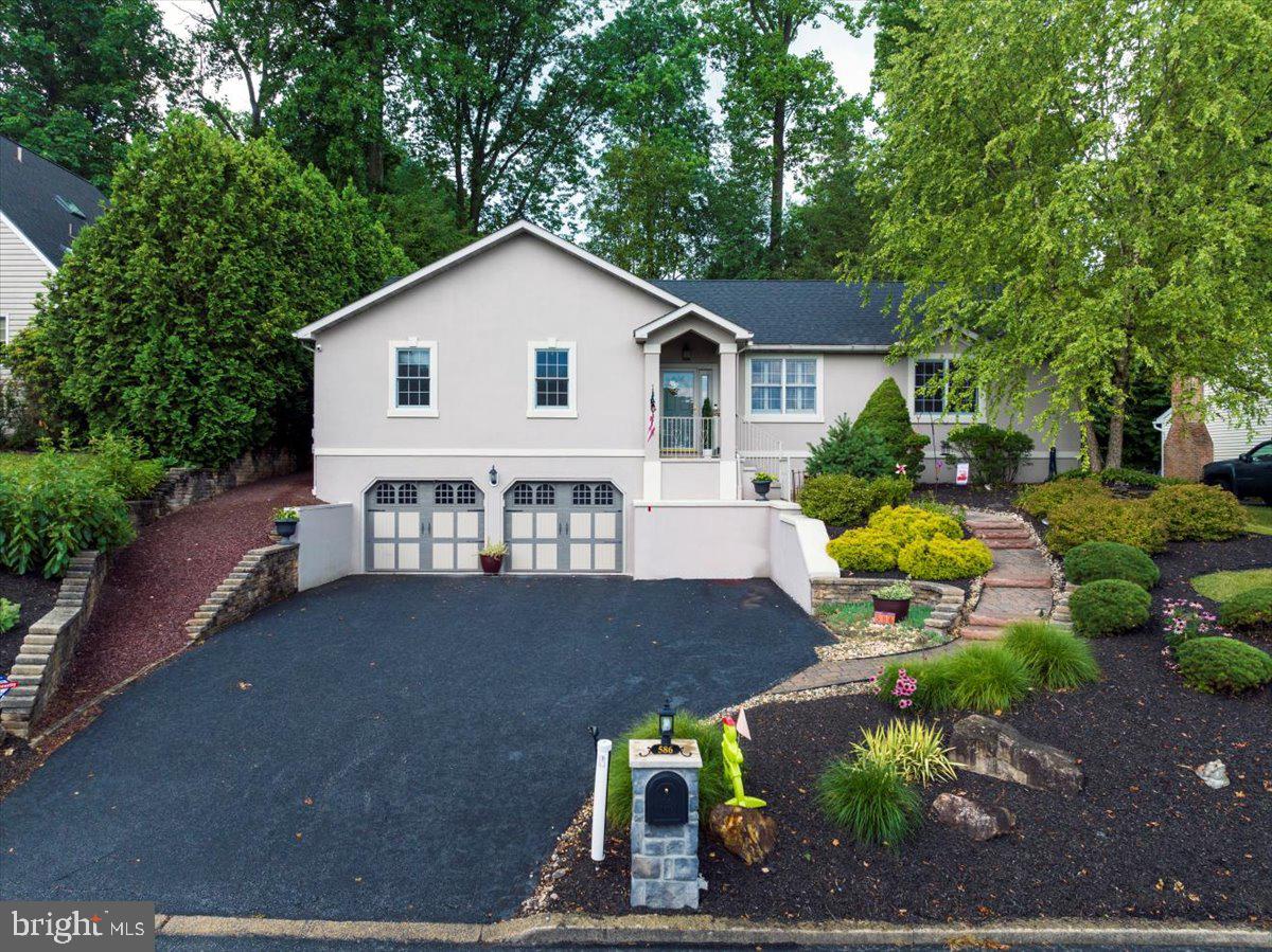 586 Wolfe Ln