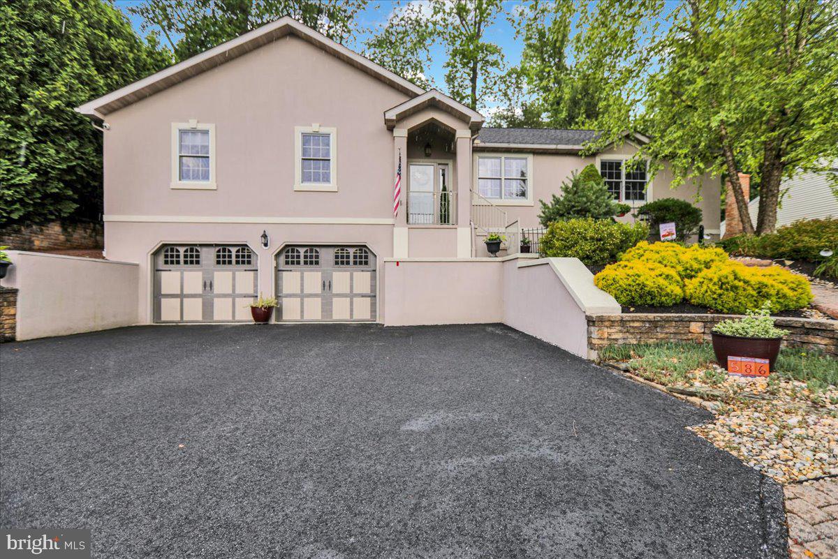 586 Wolfe Ln