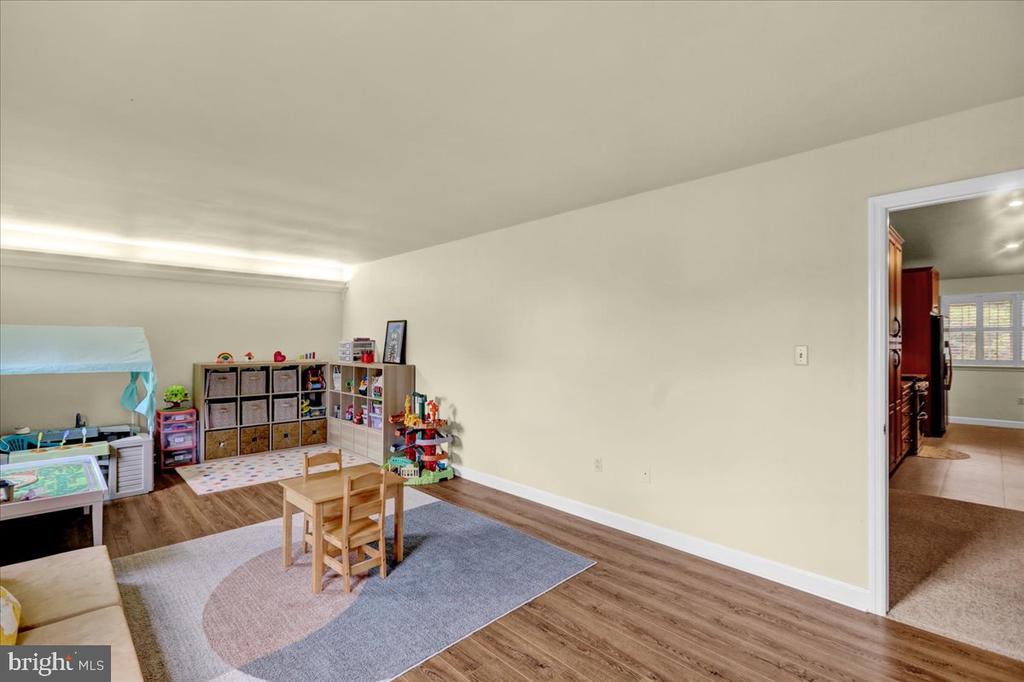 586 Wolfe Ln