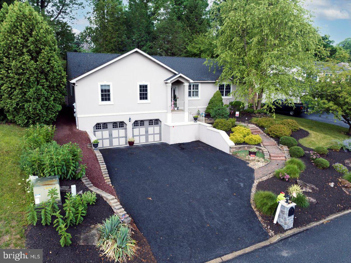 586 Wolfe Ln