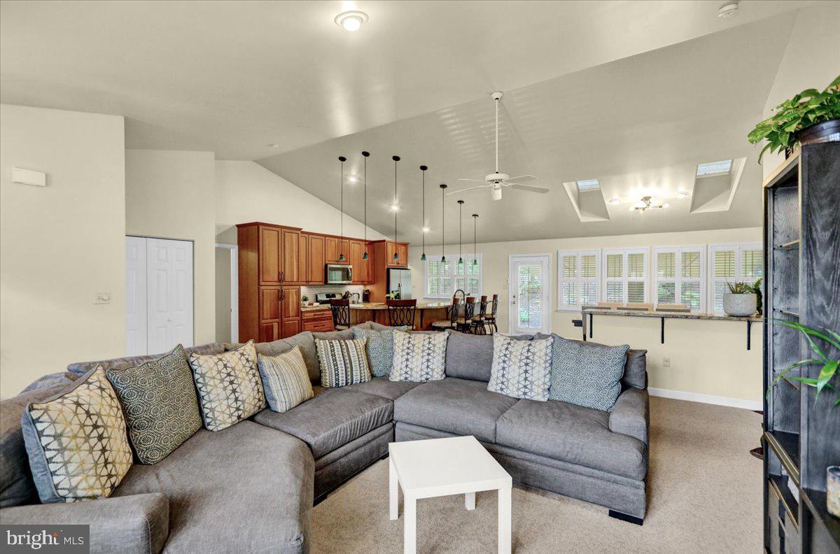 586 Wolfe Ln