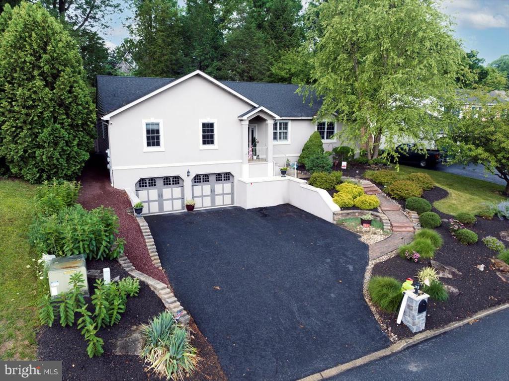 586 Wolfe Ln