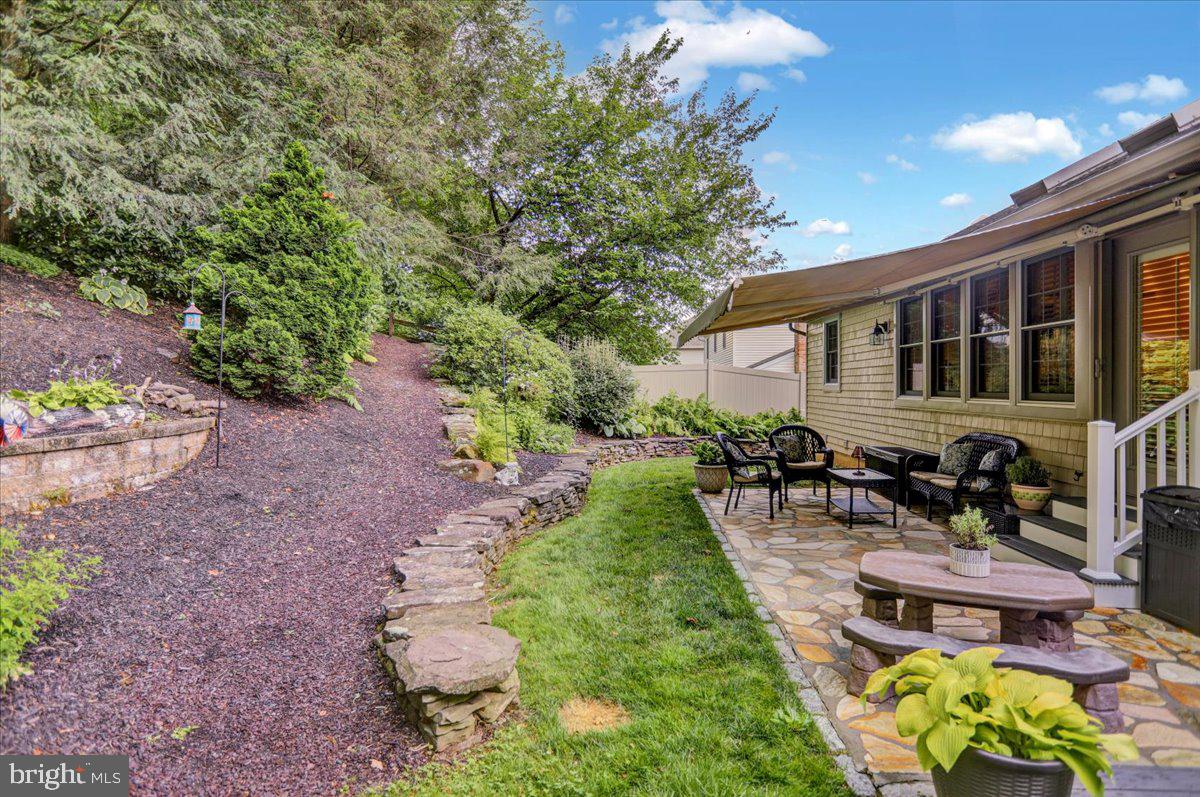 586 Wolfe Ln