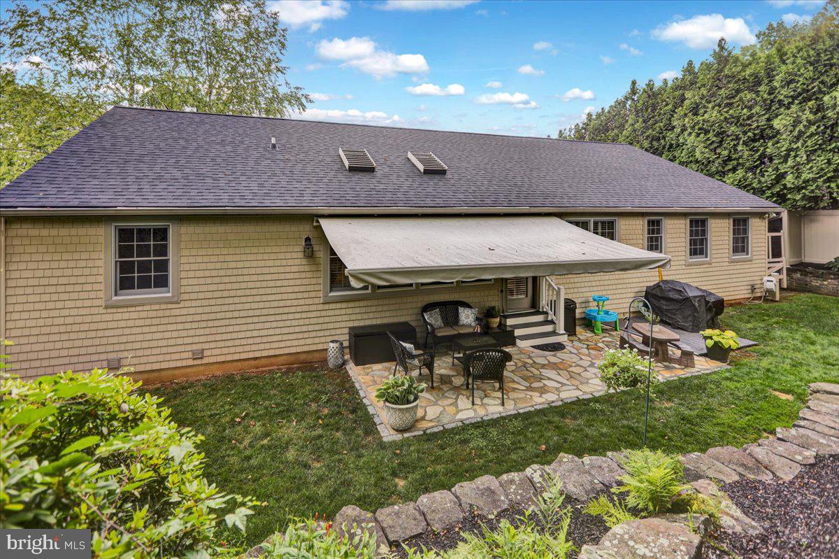 586 Wolfe Ln