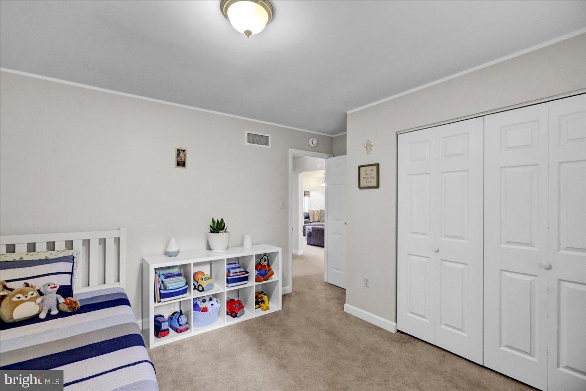 586 Wolfe Ln