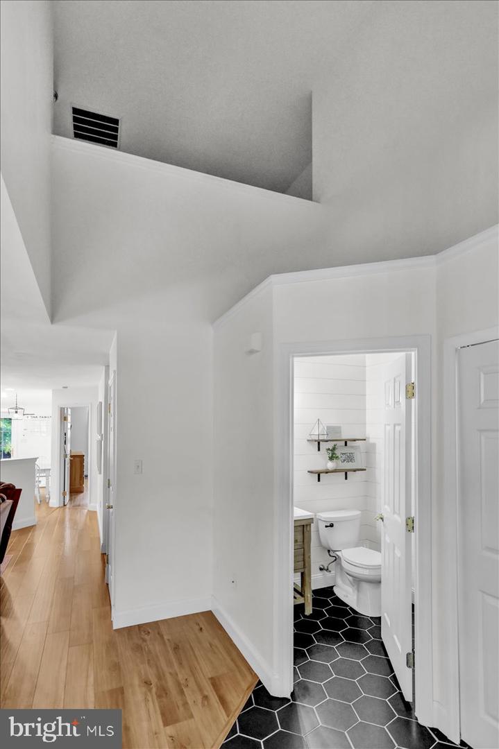 216 Oak Hill Ln