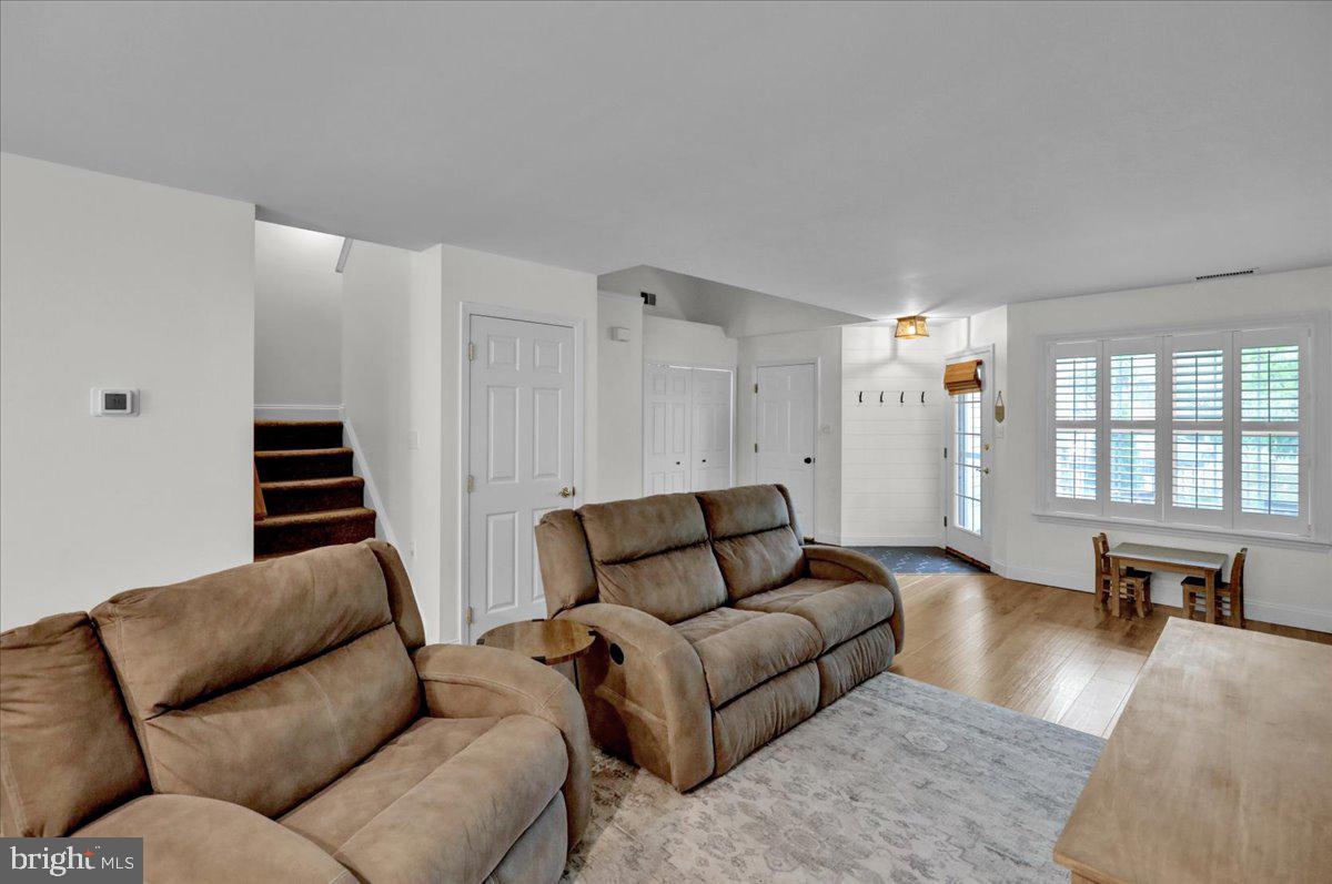 216 Oak Hill Ln
