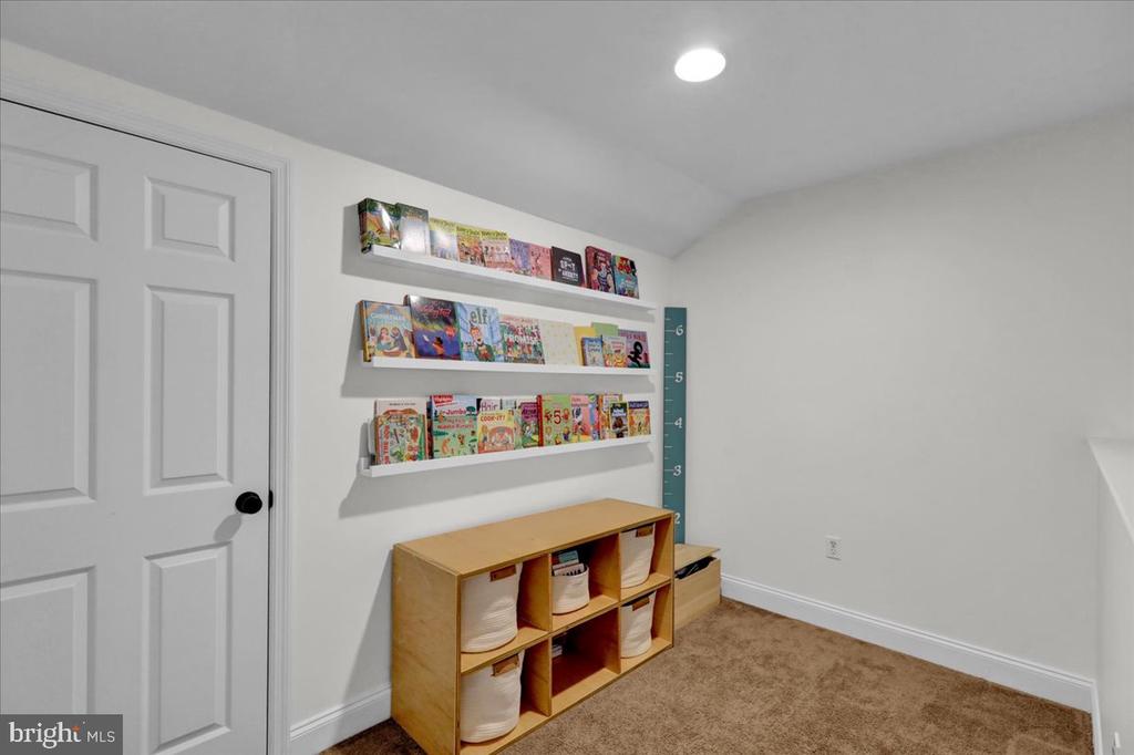 216 Oak Hill Ln