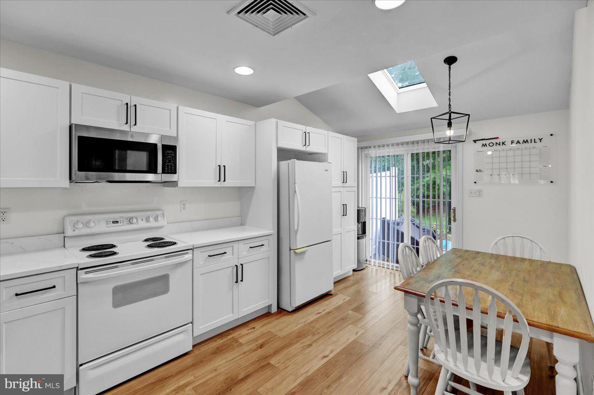 216 Oak Hill Ln