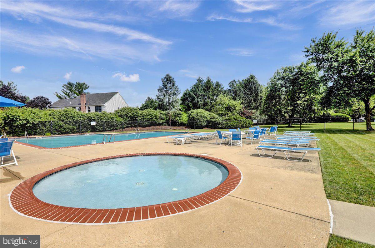 216 Oak Hill Ln