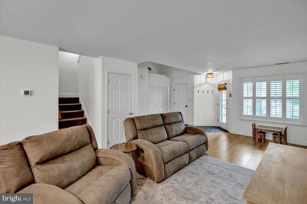 216 Oak Hill Ln