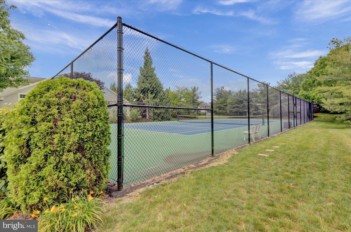 216 Oak Hill Ln