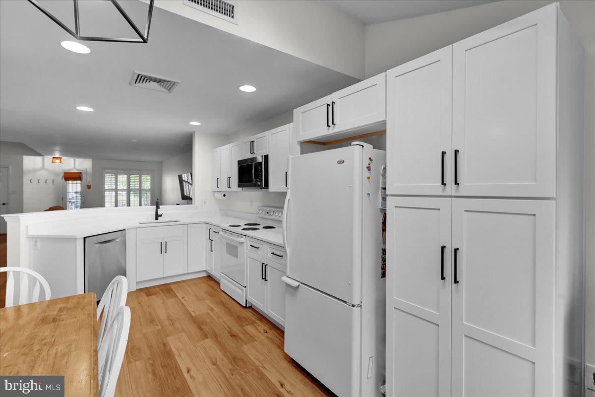 216 Oak Hill Ln