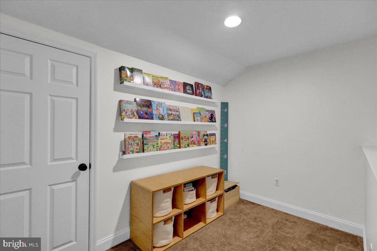 216 Oak Hill Ln