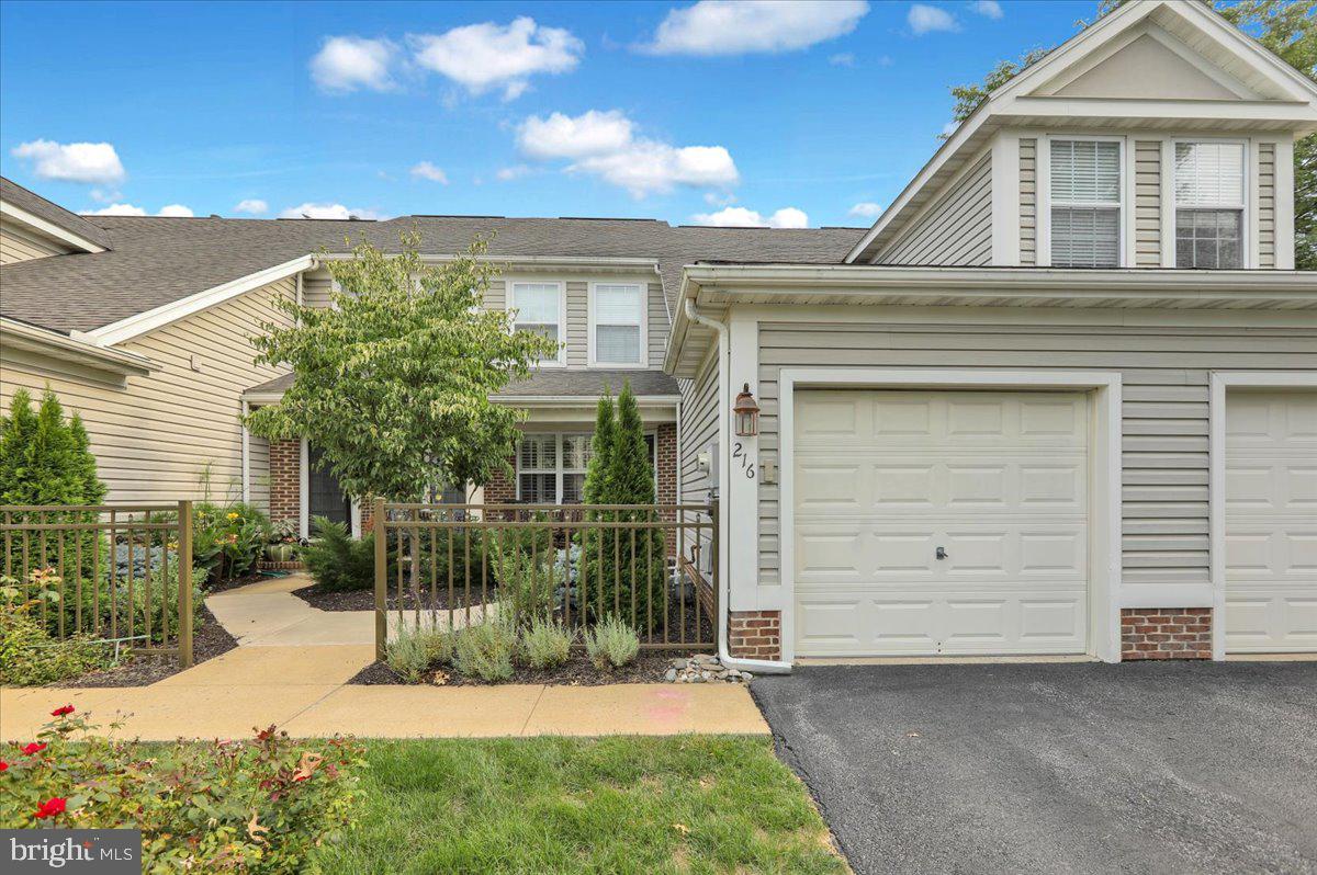 216 Oak Hill Ln