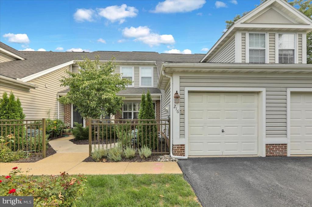 216 Oak Hill Ln
