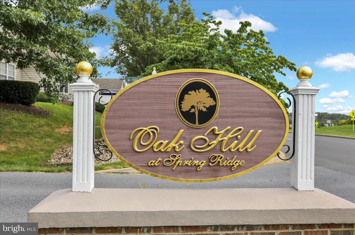 216 Oak Hill Ln