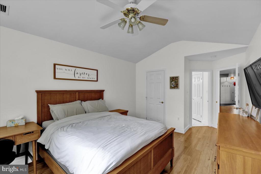216 Oak Hill Ln