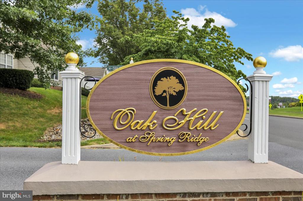 216 Oak Hill Ln