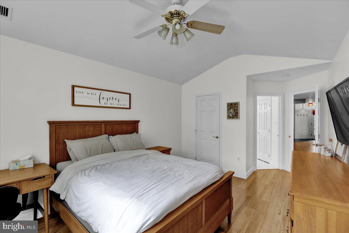 216 Oak Hill Ln