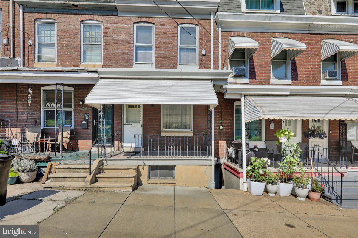1458 N Front St