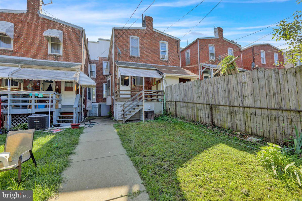 1458 N Front St