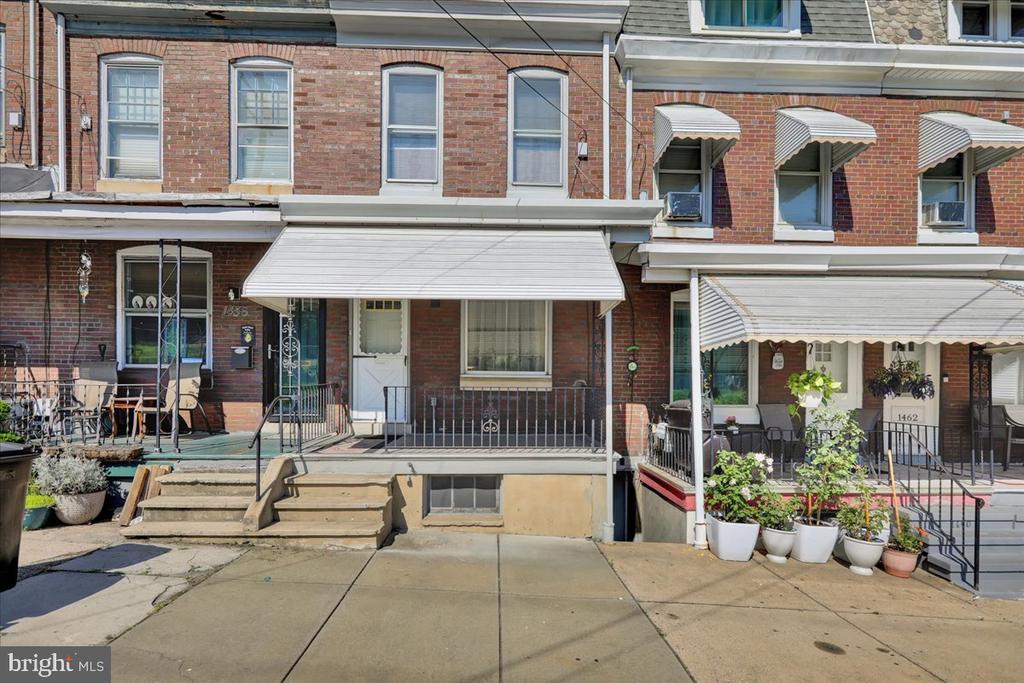 1458 N Front St