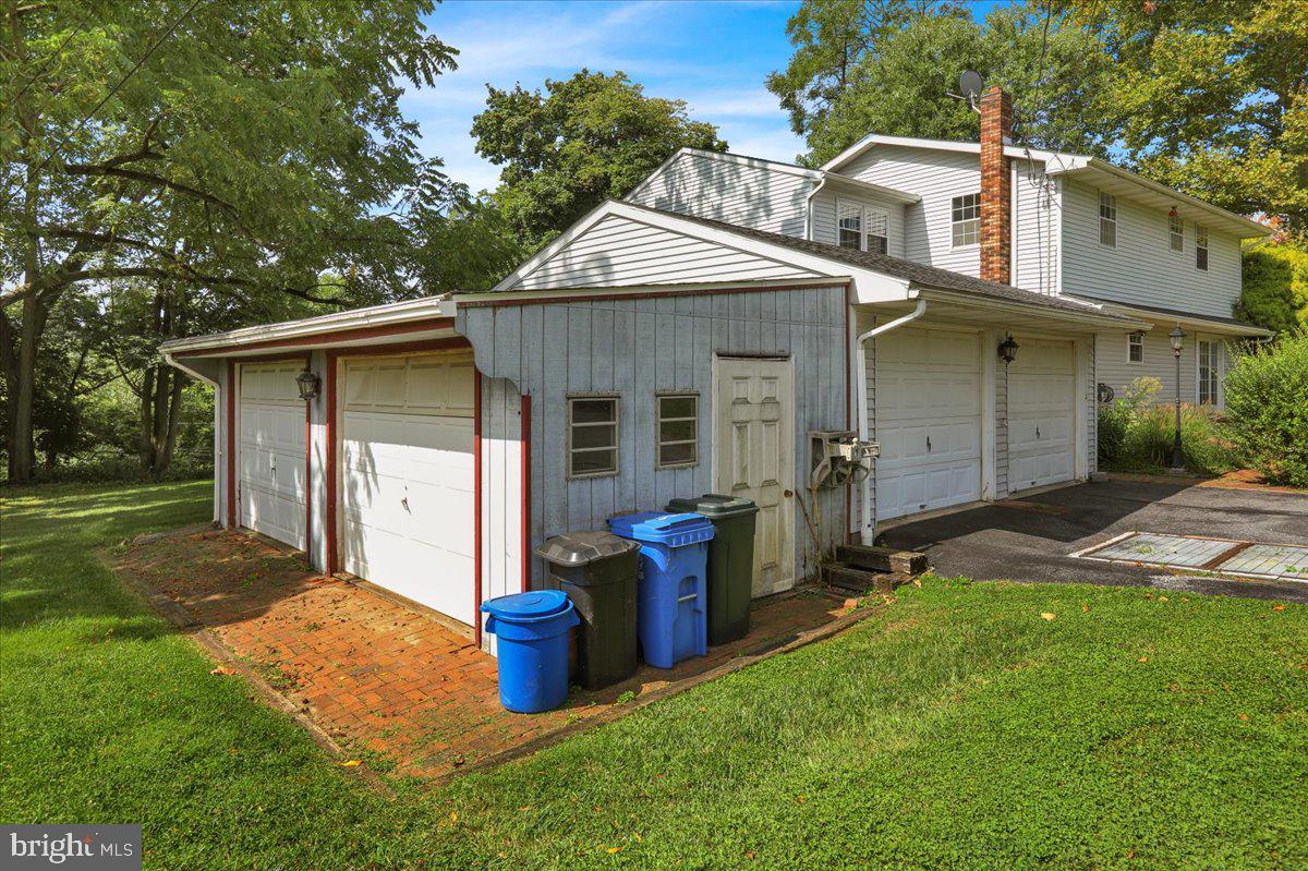 1110 Rhodora Ave