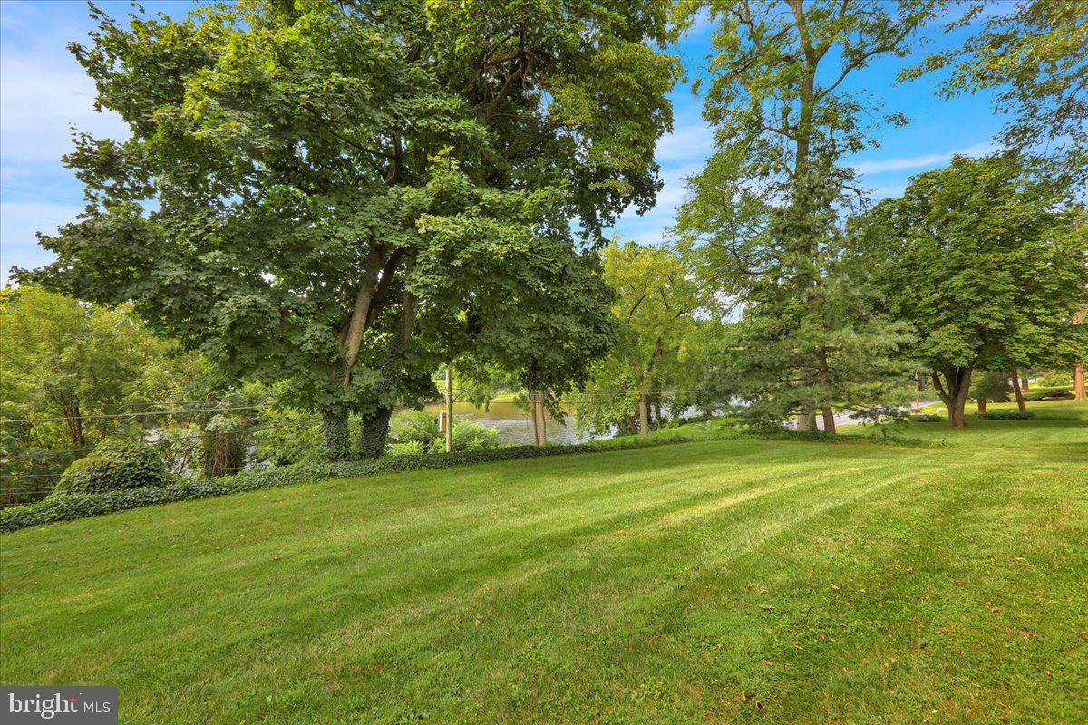 1110 Rhodora Ave