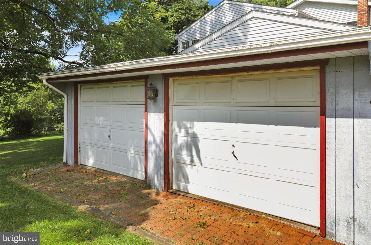 1110 Rhodora Ave