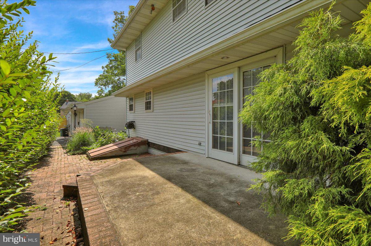 1110 Rhodora Ave