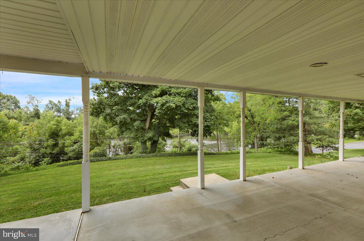 1110 Rhodora Ave