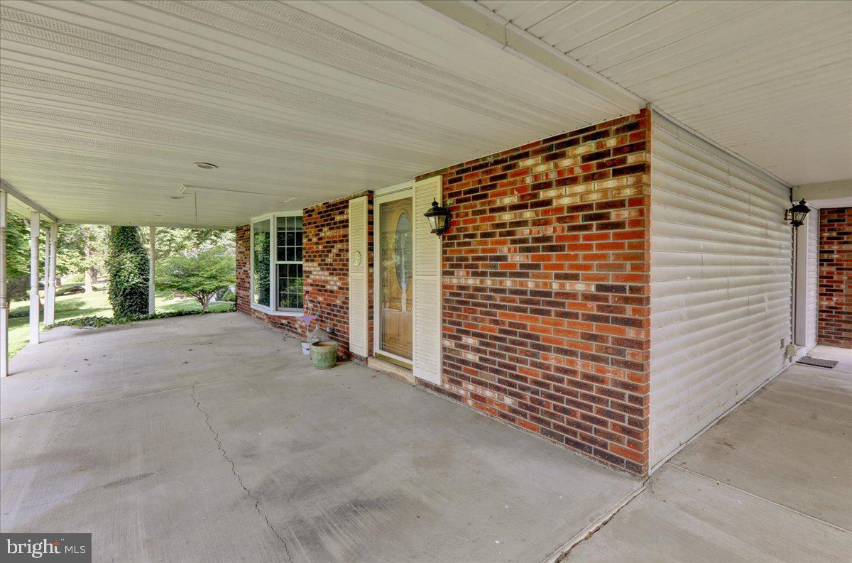 1110 Rhodora Ave