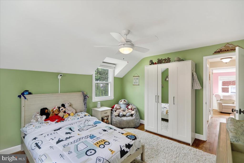 605 Lawrence Ave