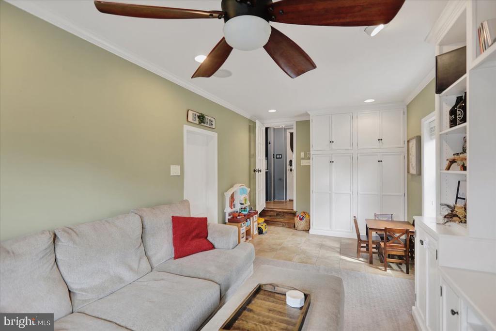 605 Lawrence Ave