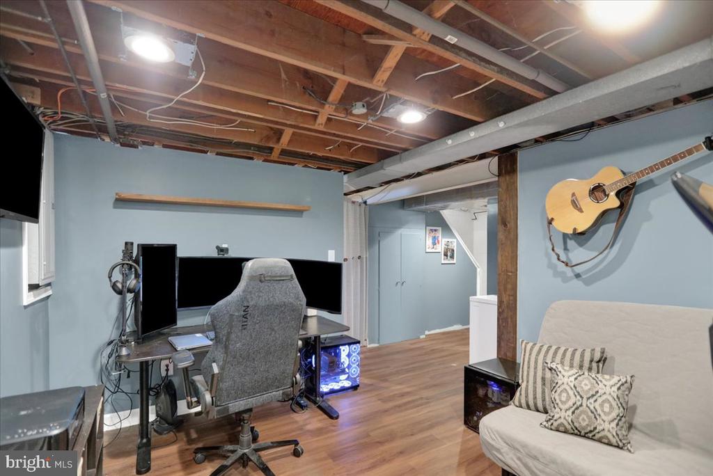 605 Lawrence Ave