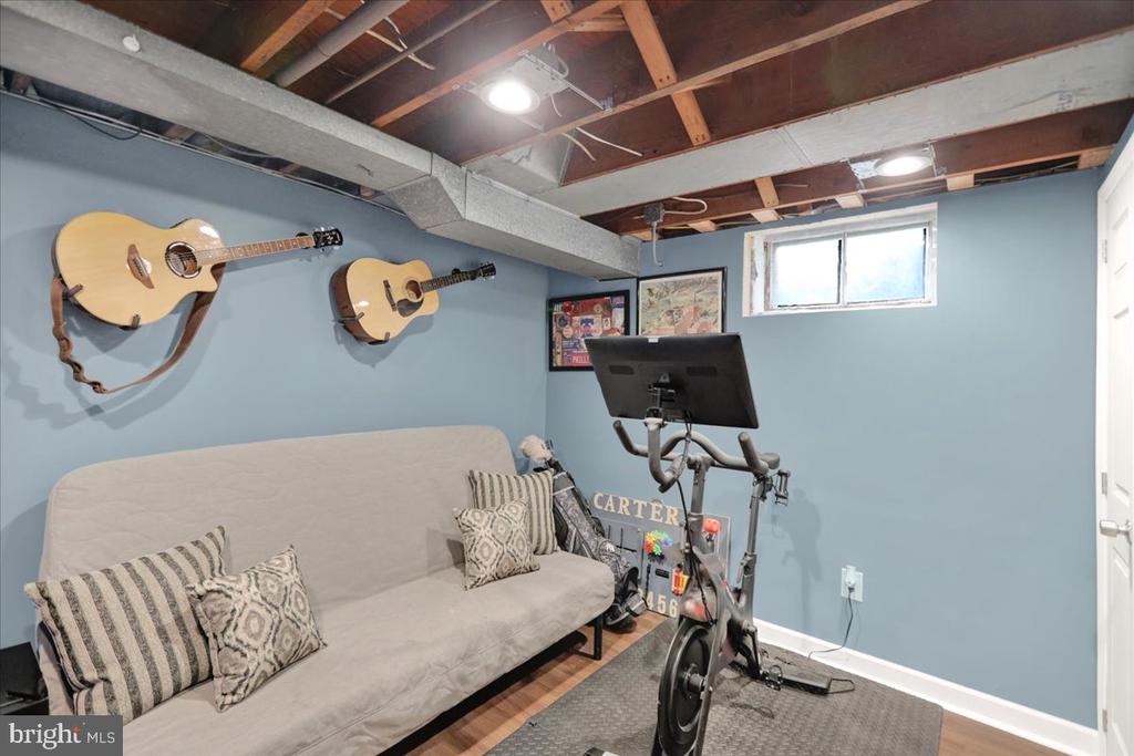 605 Lawrence Ave