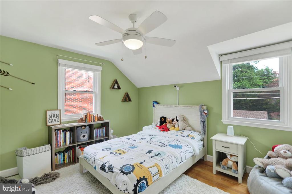 605 Lawrence Ave
