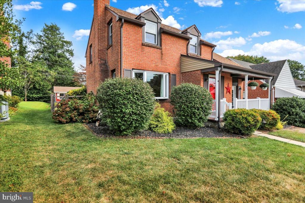 605 Lawrence Ave
