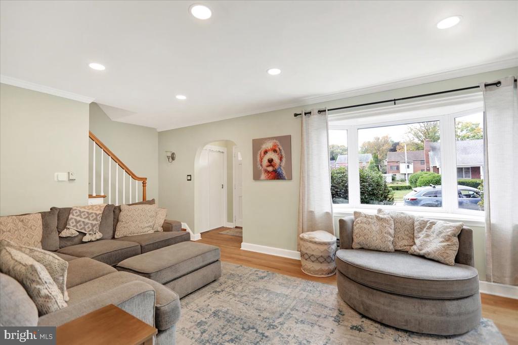 605 Lawrence Ave