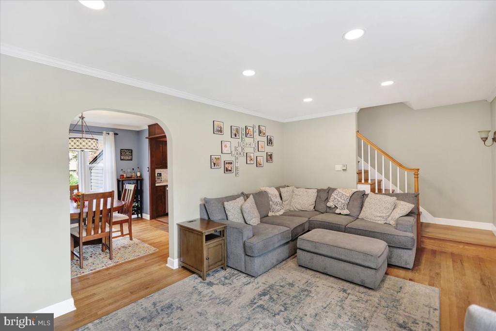 605 Lawrence Ave