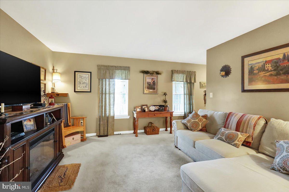 4 Baker Ln