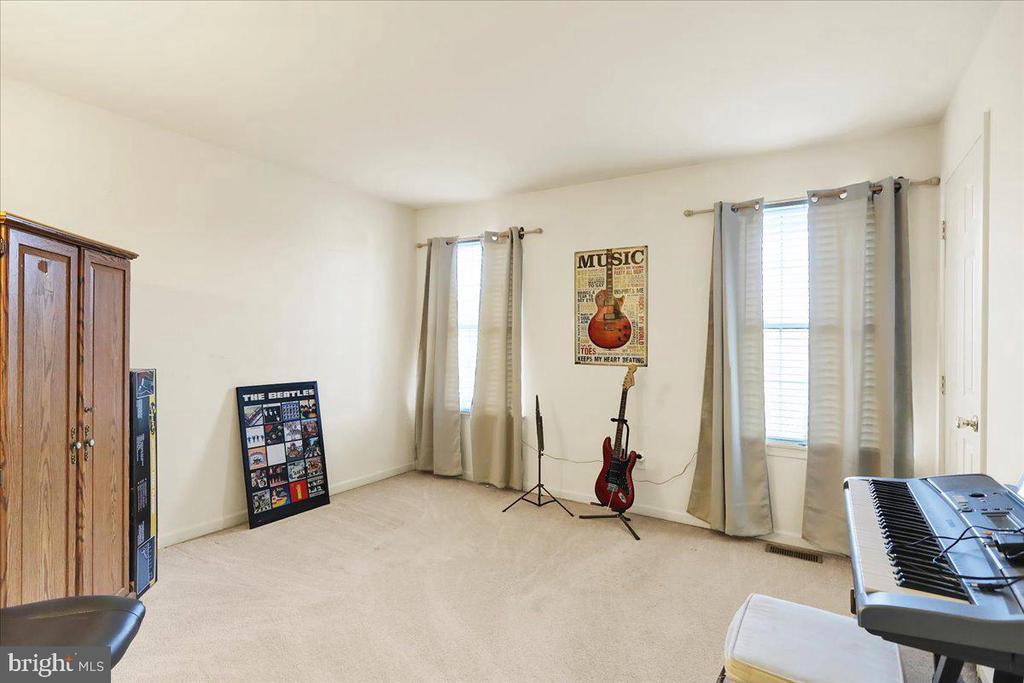 4 Baker Ln