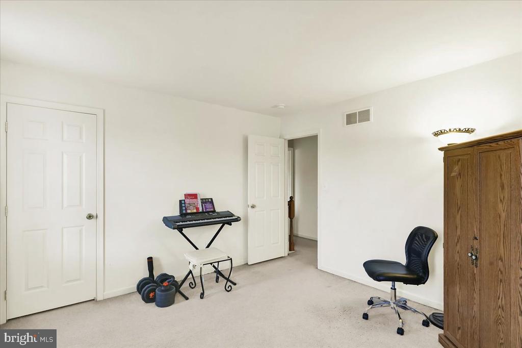 4 Baker Ln
