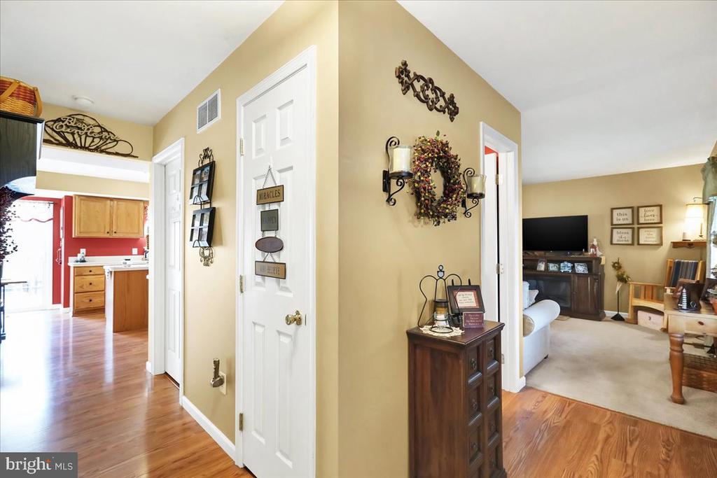 4 Baker Ln